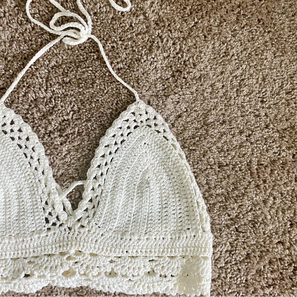 Lulu's Let's Run Away Ivory Crochet Halter Crop Top - M/L - Picture 6 of 9